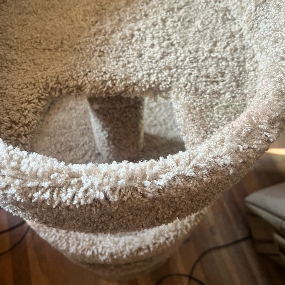 Cat house/scratching post